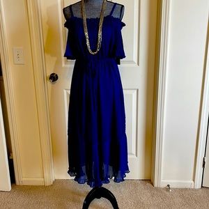 Thalia Sodi Off shoulders, dark navy, pleated sleeves and bottom